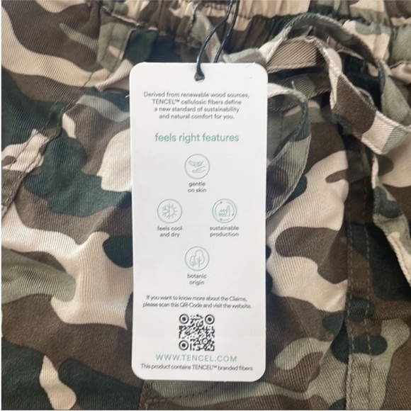 Nordstrom Love Tree Size Small Camouflage Elastic Waist Shorts. - Picture 7 of 7